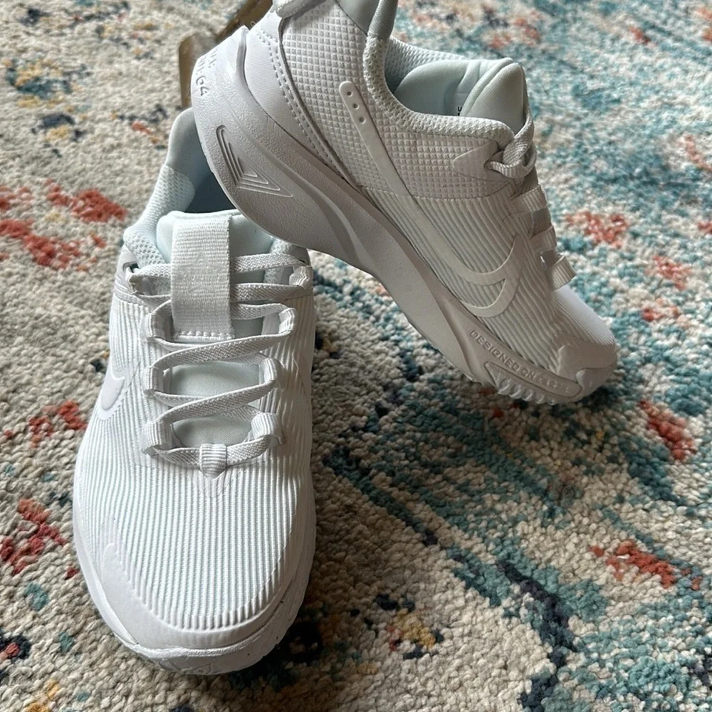 (Grade School) Nike Star Runner 4 'Triple White' DX7615-100 size 12 youth no box